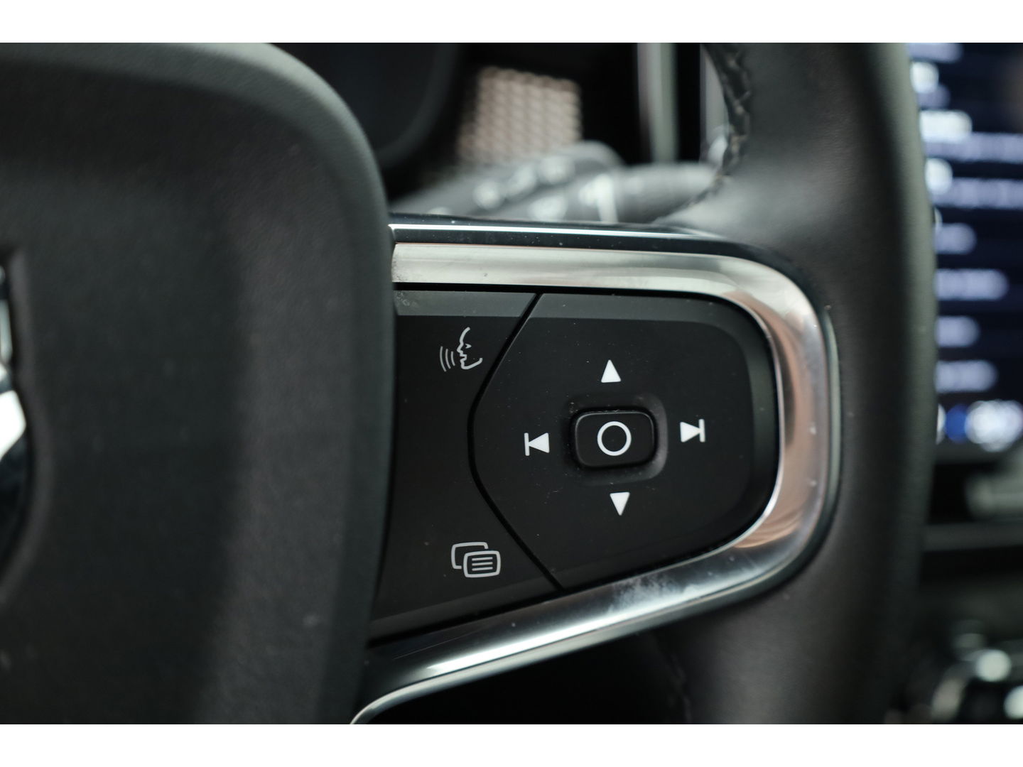 Volvo XC40 Recharge Plus | Trekhaak | Pilot Assist | Camera | Stoel+ stuuverw. |