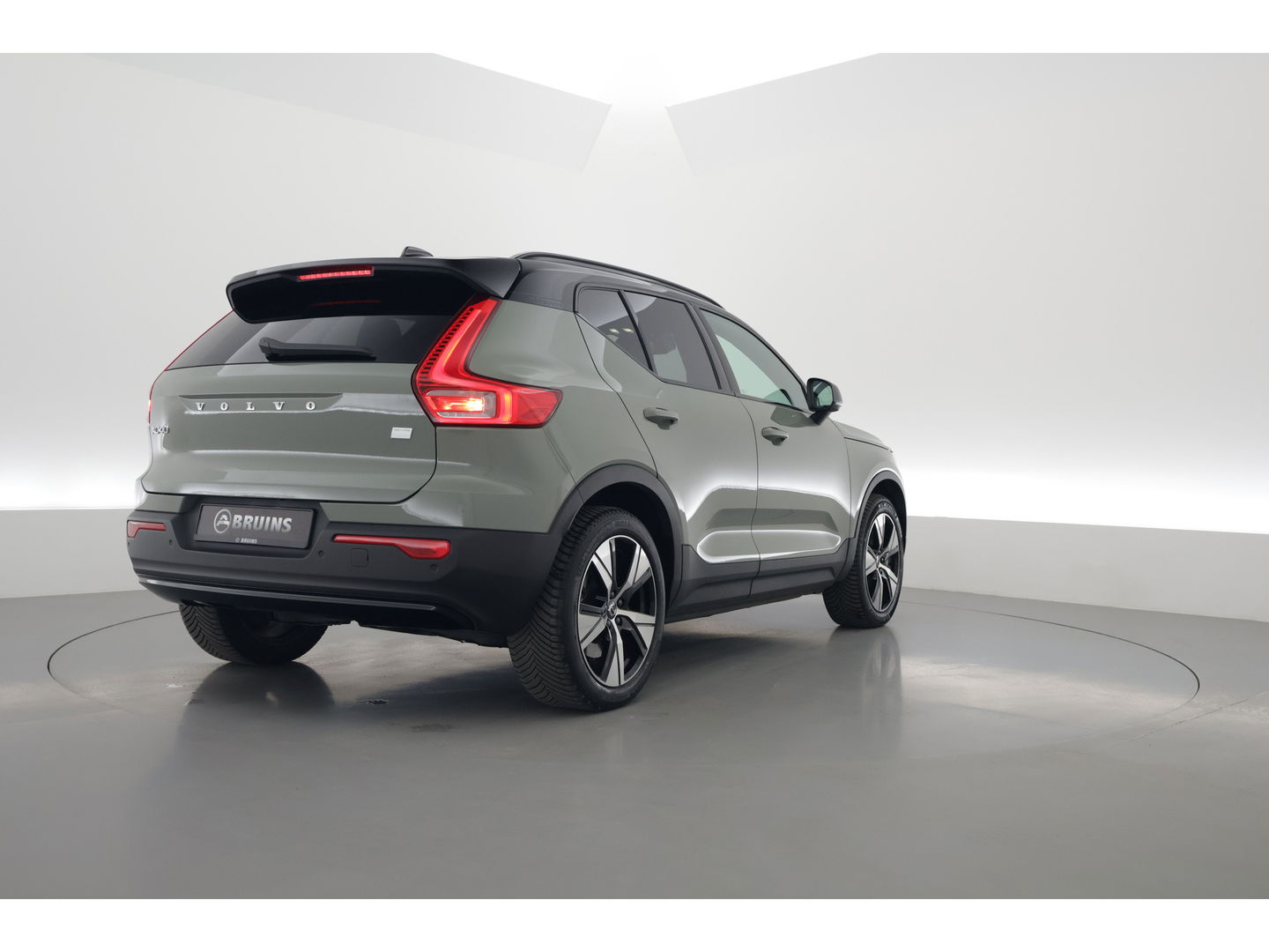 Volvo XC40 Recharge Plus | Trekhaak | Pilot Assist | Camera | Stoel+ stuuverw. |