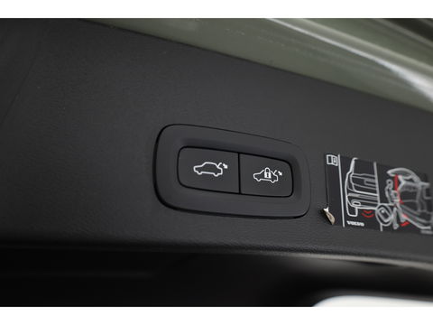 Volvo XC40 Recharge Plus | Trekhaak | Pilot Assist | Camera | Stoel+ stuuverw. |
