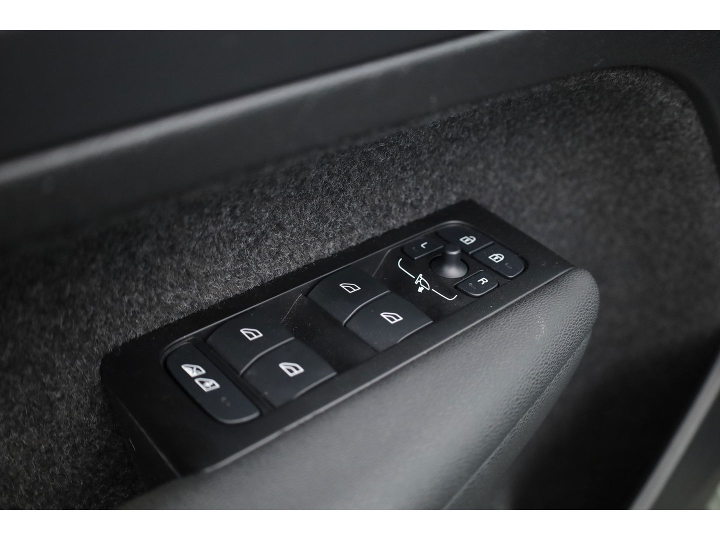 Volvo XC40 Recharge Plus | Trekhaak | Pilot Assist | Camera | Stoel+ stuuverw. |