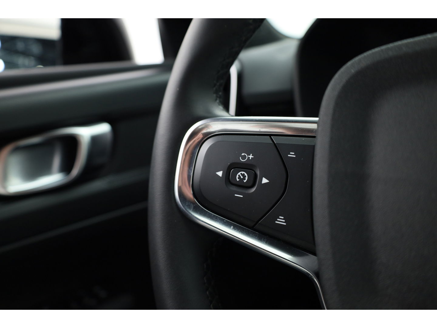 Volvo XC40 Recharge Plus | Trekhaak | Pilot Assist | Camera | Stoel+ stuuverw. |