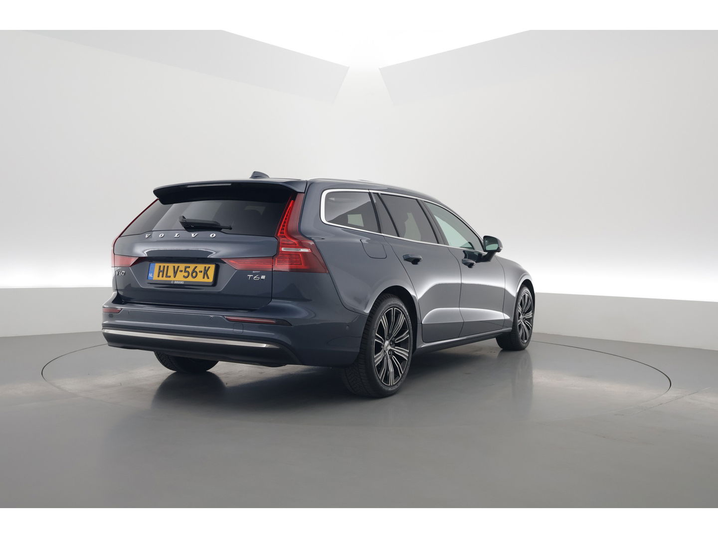 Volvo V60 T6 Recharge Plus Bright | Pano-dak | 360 camera | H&K Audio | Stuur- + 4x stoelverw. | ACC | Blis |