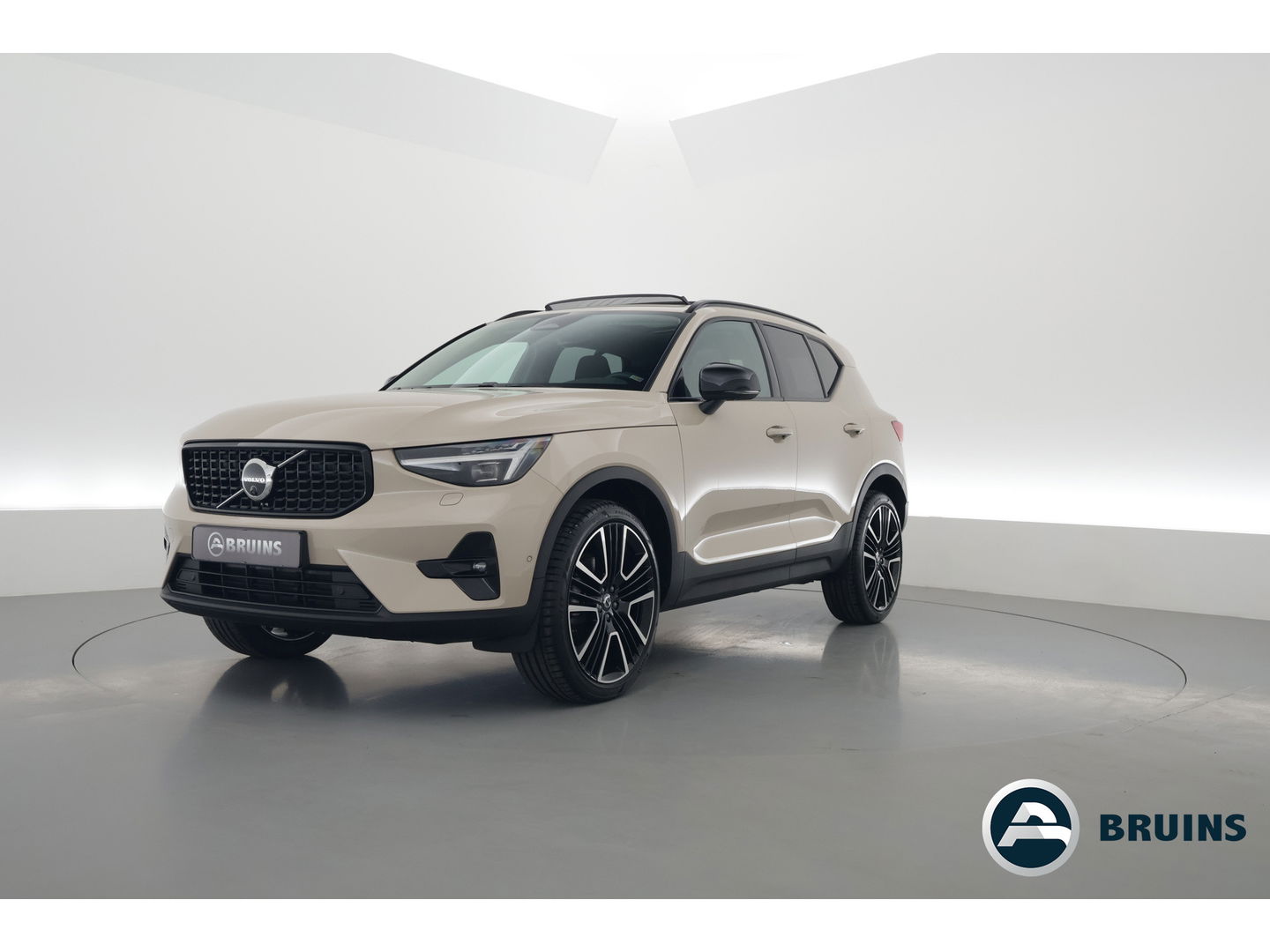 Volvo XC40 2.0 B4 Ultra Dark | Pano | Matrix LED | 360cam | 21'' | Pilot Assist | H&K