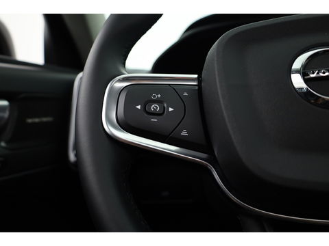 Volvo XC40 2.0 B4 Ultra Dark | Pano | Matrix LED | 360cam | 21'' | Pilot Assist | H&K