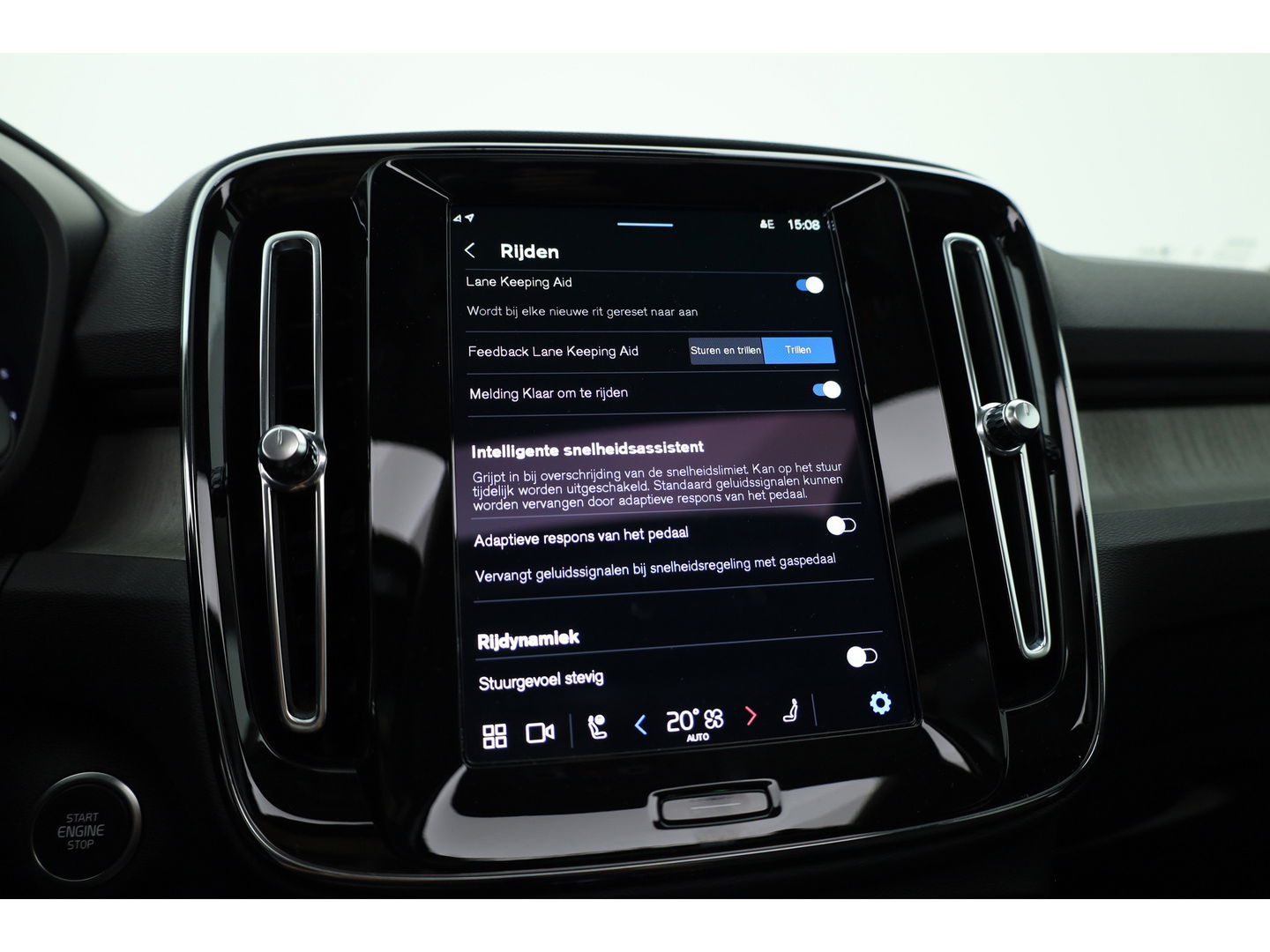 Volvo XC40 2.0 B4 Ultra Dark | Pano | Matrix LED | 360cam | 21'' | Pilot Assist | H&K