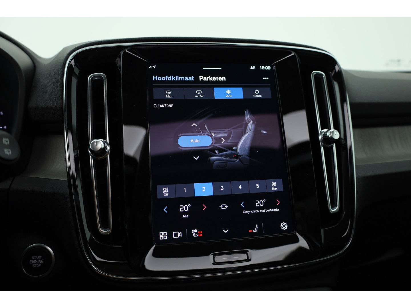 Volvo XC40 2.0 B4 Ultra Dark | Pano | Matrix LED | 360cam | 21'' | Pilot Assist | H&K