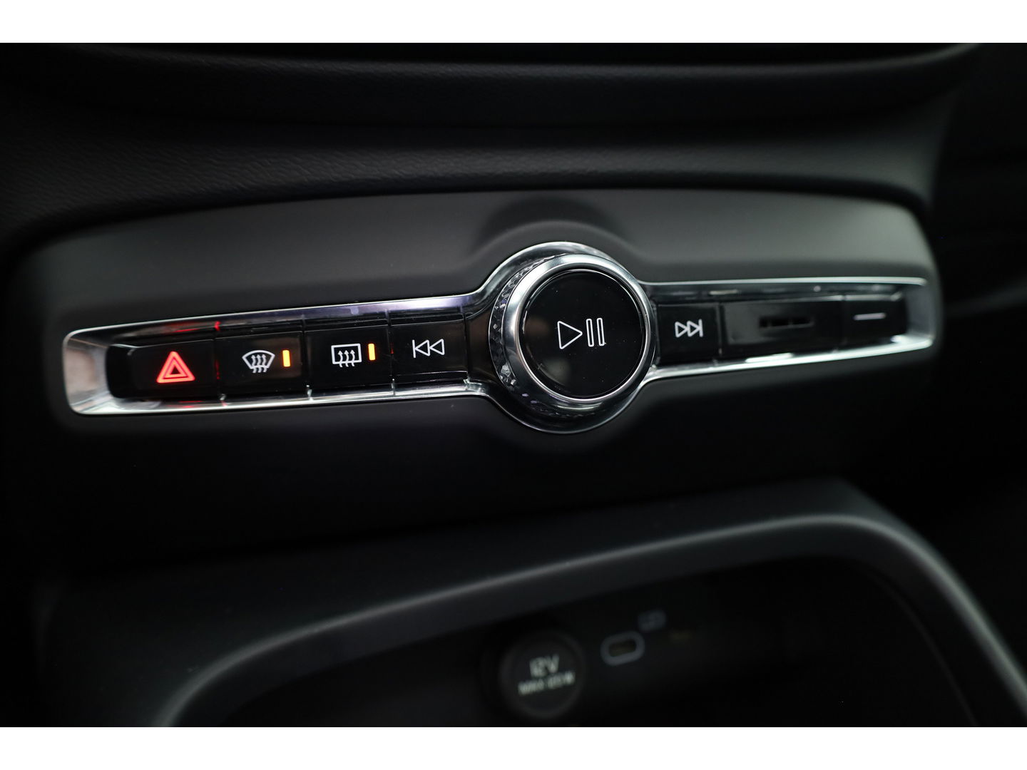 Volvo XC40 2.0 B4 Ultra Dark | Pano | Matrix LED | 360cam | 21'' | Pilot Assist | H&K