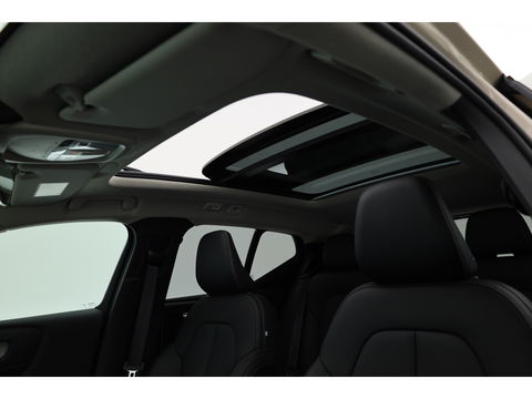 Volvo XC40 2.0 B4 Ultra Dark | Pano | Matrix LED | 360cam | 21'' | Pilot Assist | H&K