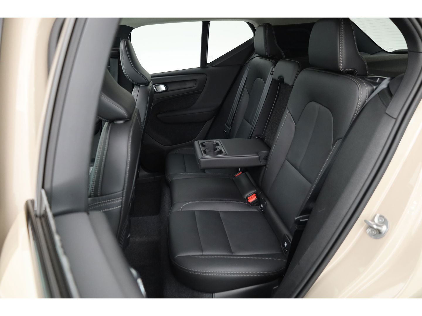 Volvo XC40 2.0 B4 Ultra Dark | Pano | Matrix LED | 360cam | 21'' | Pilot Assist | H&K