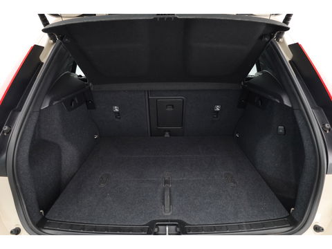 Volvo XC40 2.0 B4 Ultra Dark | Pano | Matrix LED | 360cam | 21'' | Pilot Assist | H&K