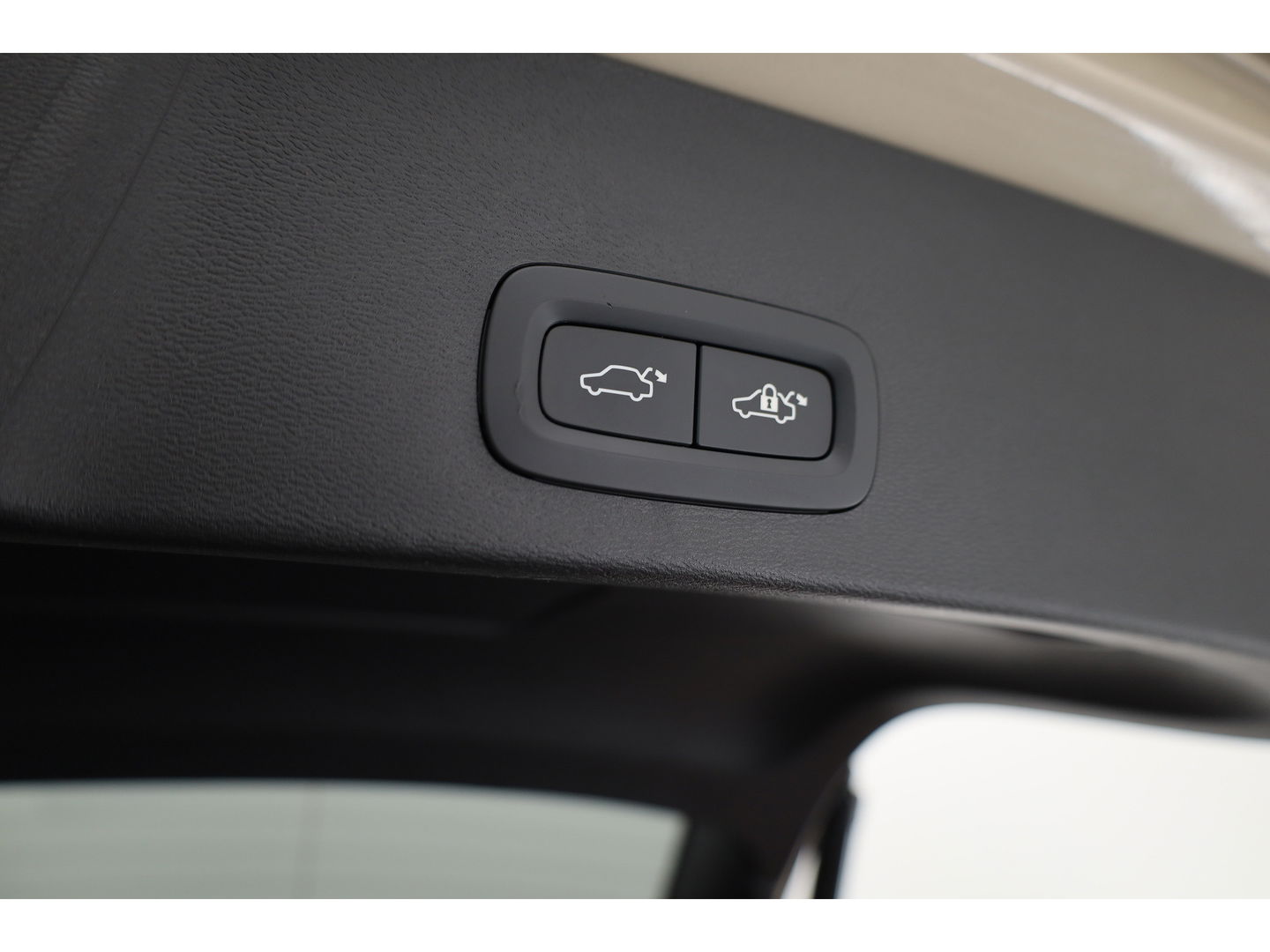 Volvo XC40 2.0 B4 Ultra Dark | Pano | Matrix LED | 360cam | 21'' | Pilot Assist | H&K