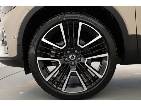 Volvo XC40 2.0 B4 Ultra Dark | Pano | Matrix LED | 360cam | 21'' | Pilot Assist | H&K