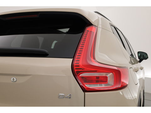 Volvo XC40 2.0 B4 Ultra Dark | Pano | Matrix LED | 360cam | 21'' | Pilot Assist | H&K