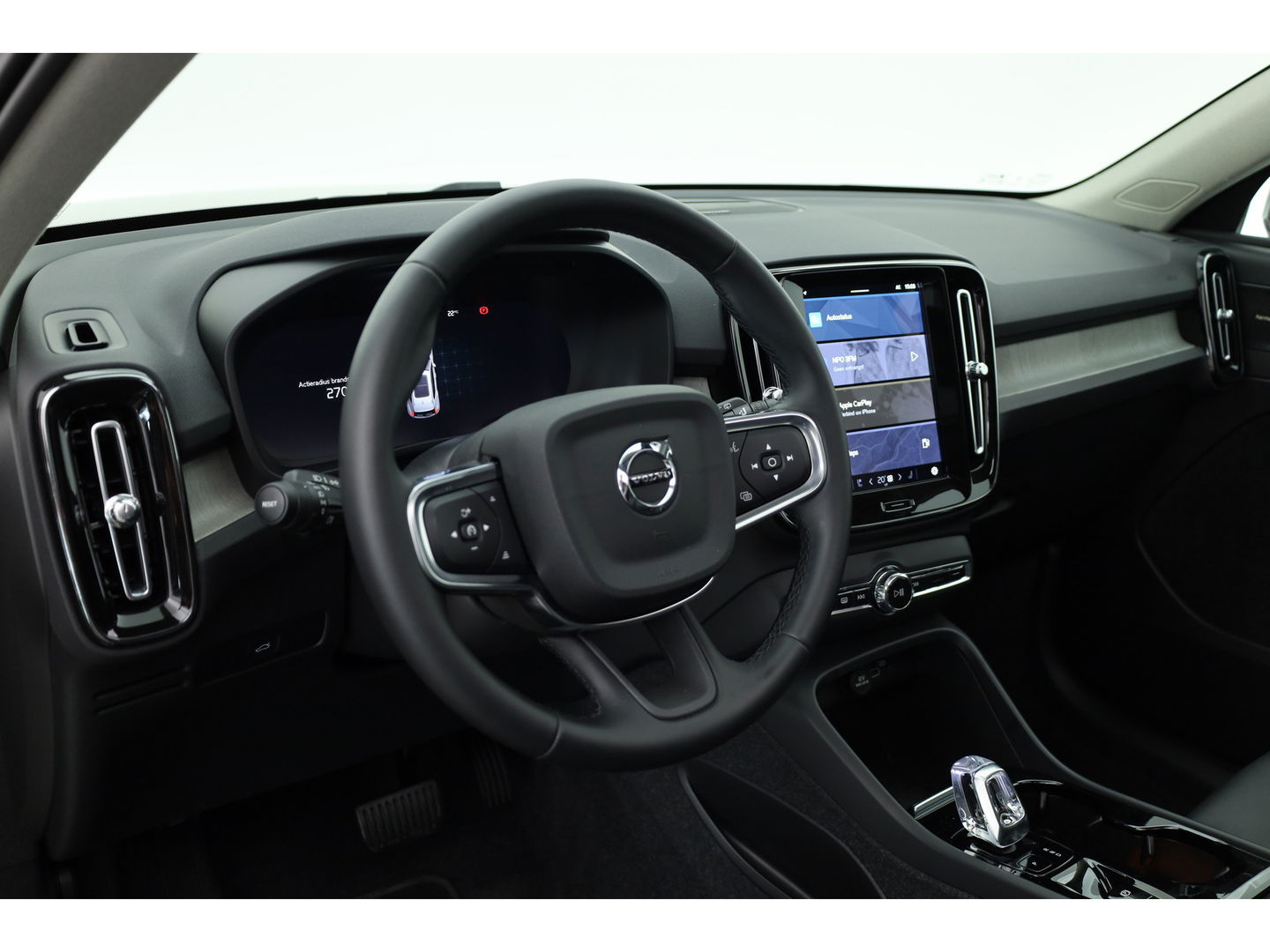 Volvo XC40 2.0 B4 Ultra Dark | Pano | Matrix LED | 360cam | 21'' | Pilot Assist | H&K