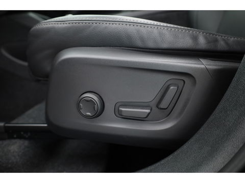 Volvo XC40 2.0 B4 Ultra Dark | Pano | Matrix LED | 360cam | 21'' | Pilot Assist | H&K