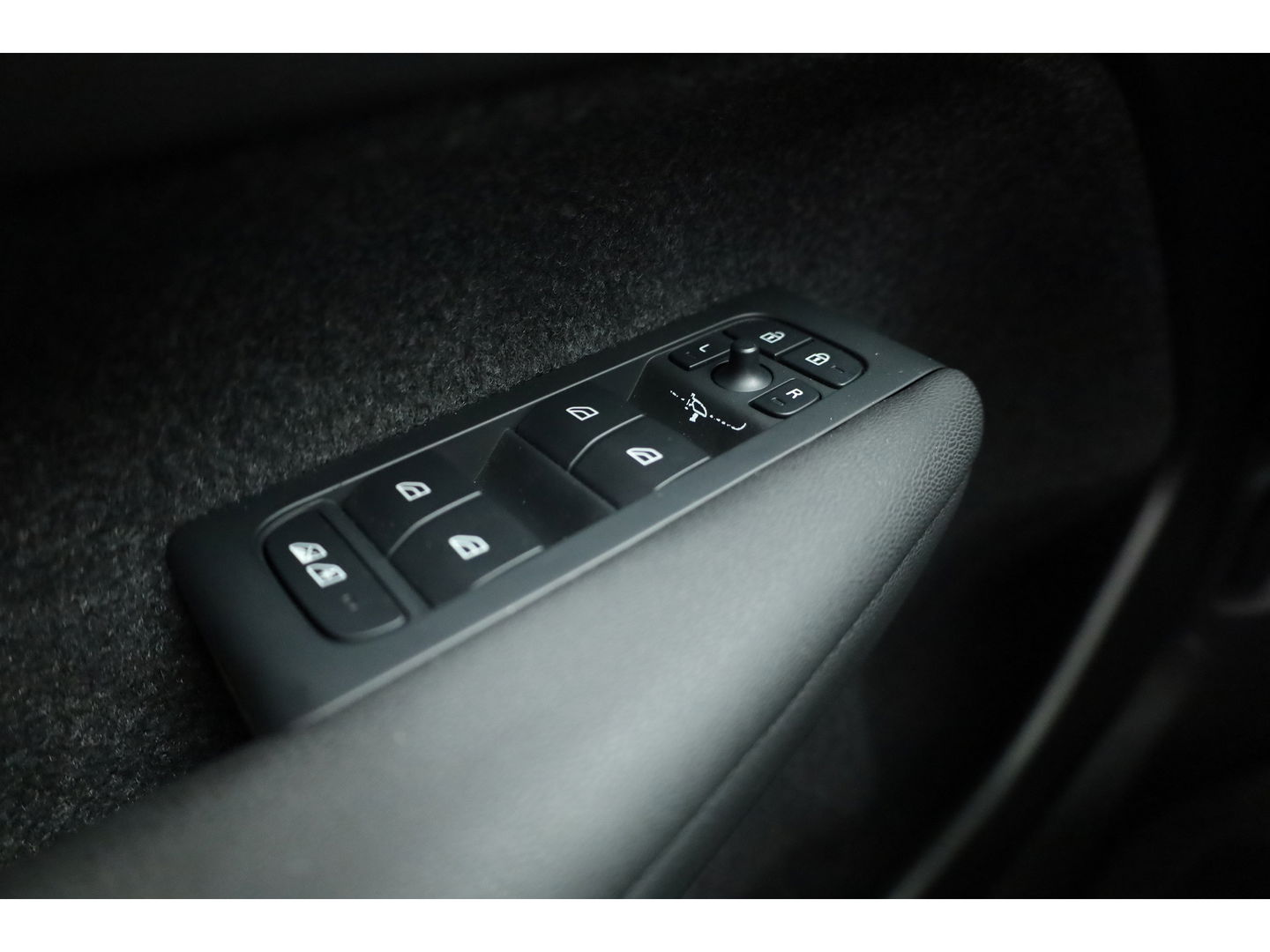 Volvo XC40 2.0 B4 Ultra Dark | Pano | Matrix LED | 360cam | 21'' | Pilot Assist | H&K