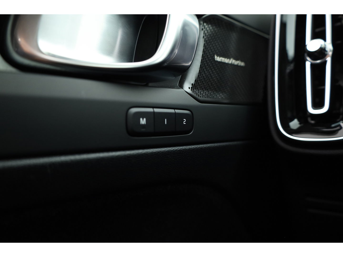 Volvo XC40 2.0 B4 Ultra Dark | Pano | Matrix LED | 360cam | 21'' | Pilot Assist | H&K