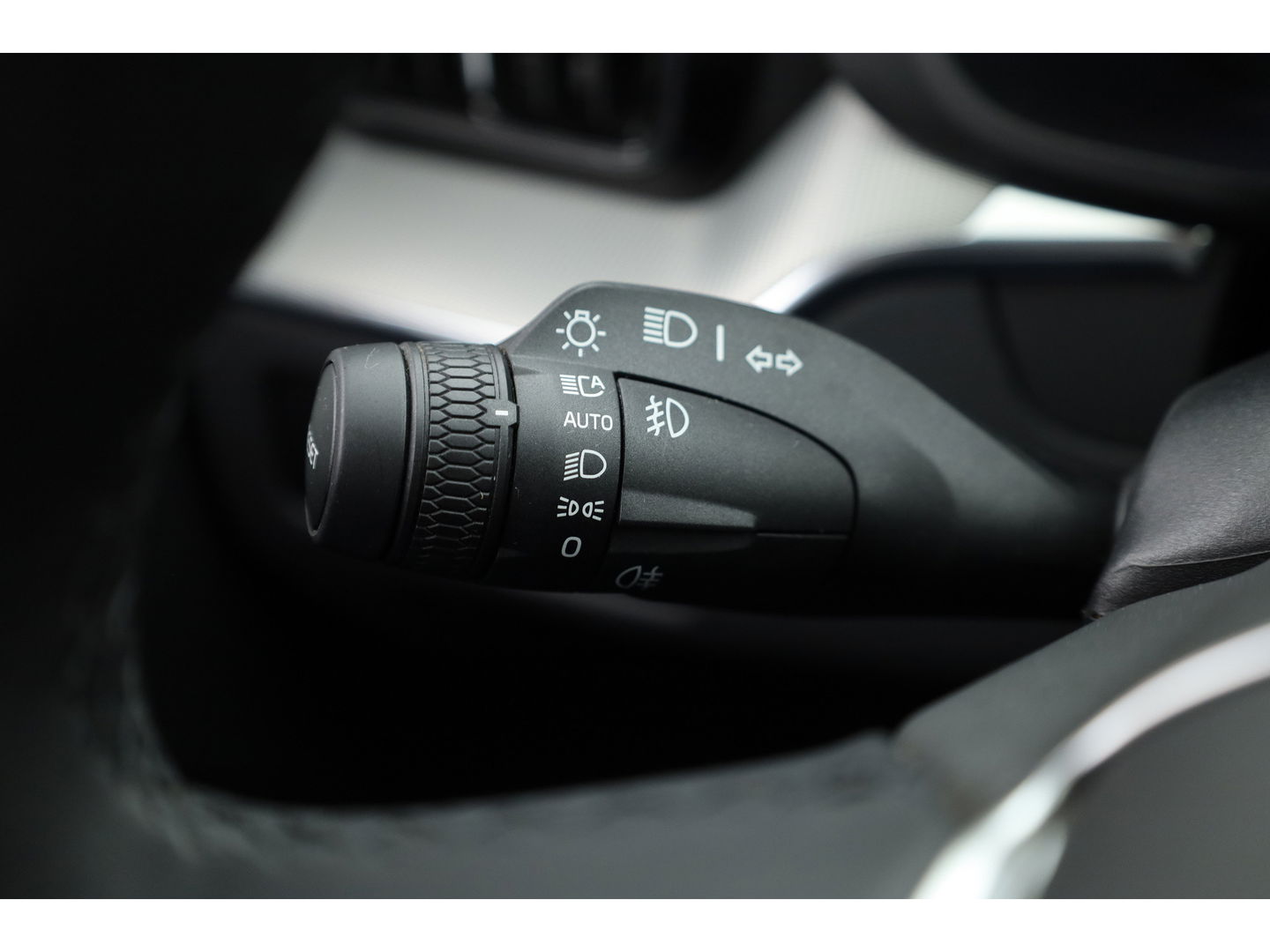 Volvo XC60 2.0 T8 Plug-in hybrid AWD Ultimate Dark | Luchtvering | HUD | Trekhaak | B&W | Pano | Pilot Assist |