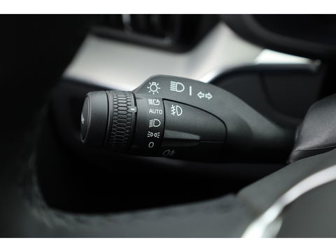 Volvo XC60 2.0 T8 Plug-in hybrid AWD Ultimate Dark | Luchtvering | HUD | Trekhaak | B&W | Pano | Pilot Assist |
