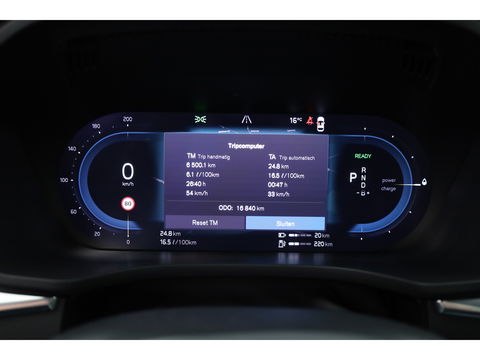 Volvo XC60 2.0 T8 Plug-in hybrid AWD Ultimate Dark | Luchtvering | HUD | Trekhaak | B&W | Pano | Pilot Assist |