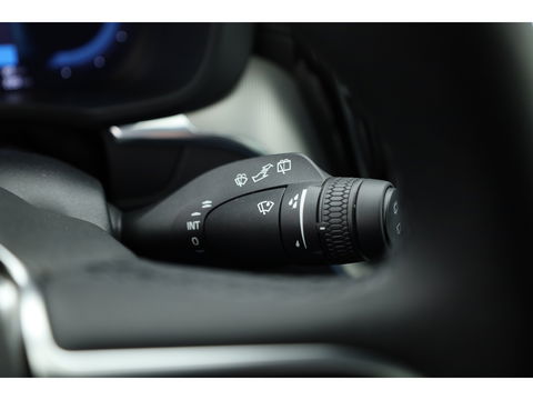 Volvo XC60 2.0 T8 Plug-in hybrid AWD Ultimate Dark | Luchtvering | HUD | Trekhaak | B&W | Pano | Pilot Assist |