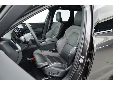 Volvo XC60 2.0 T8 Plug-in hybrid AWD Ultimate Dark | Luchtvering | HUD | Trekhaak | B&W | Pano | Pilot Assist |