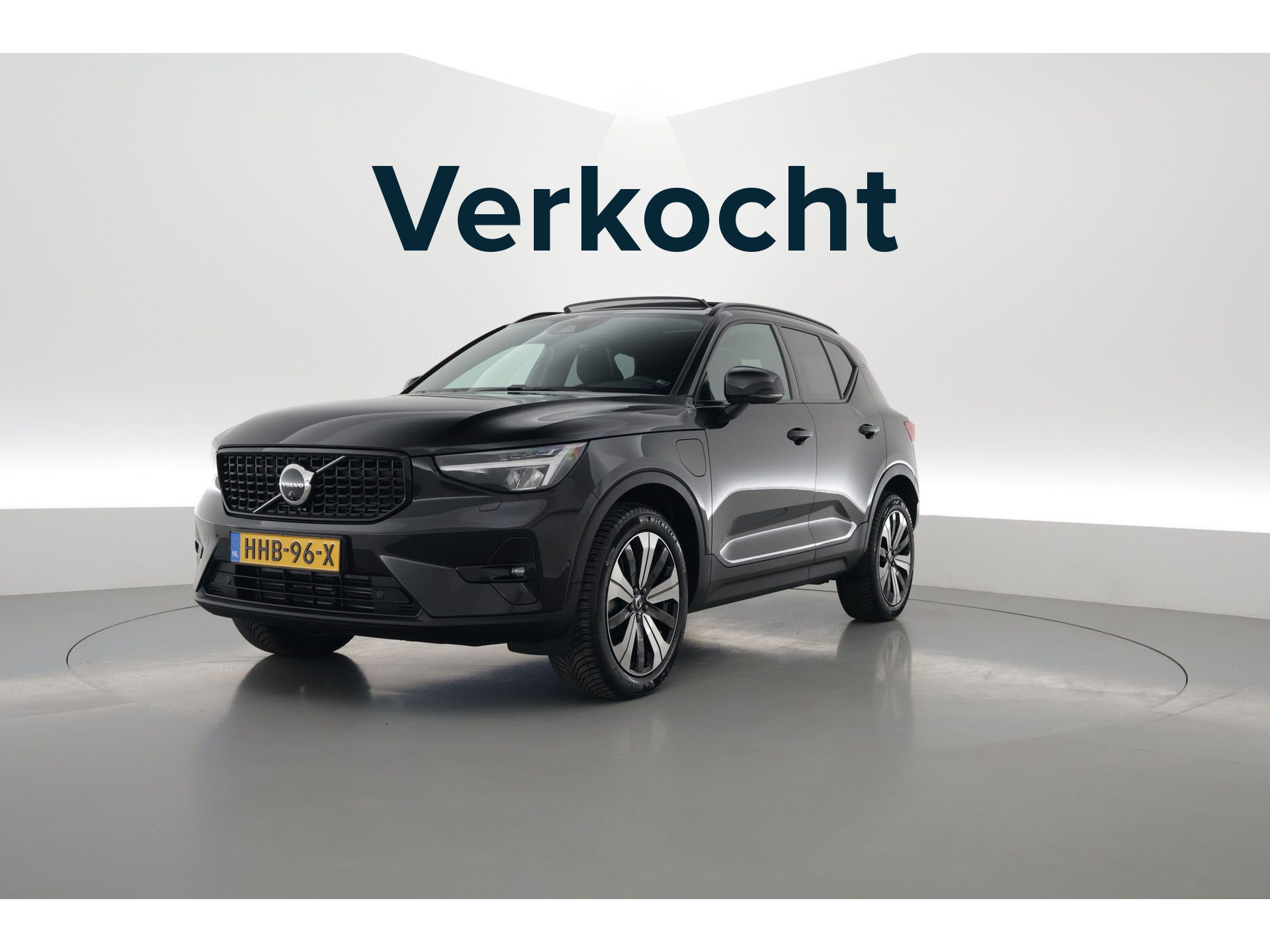 Volvo XC40 T4 Recharge Ultimate Dark | Pano | Pilot assist | 360cam | H&K | Elek. Stoelen |