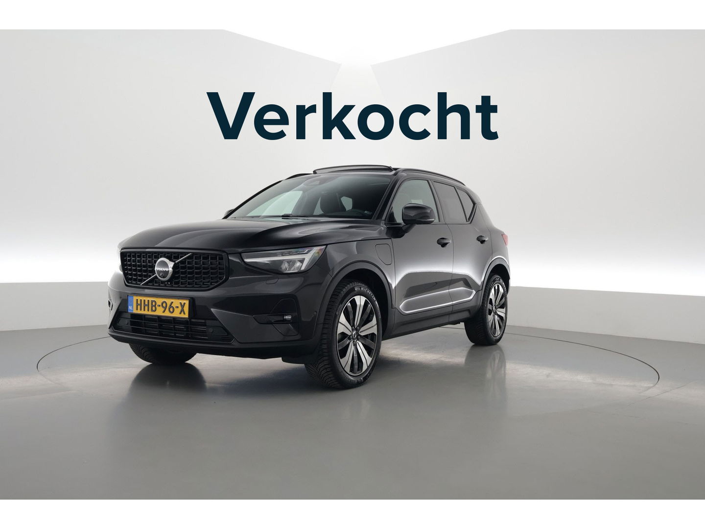 Volvo XC40 T4 Recharge Ultimate Dark | Pano | Pilot assist | 360cam | H&K | Elek. Stoelen |