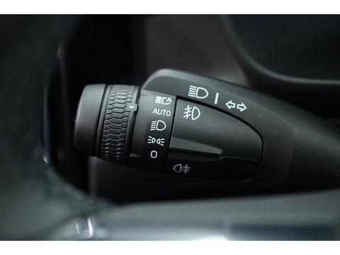 Volvo XC40 T4 Recharge Ultimate Dark | Pano | Pilot assist | 360cam | H&K | Elek. Stoelen |