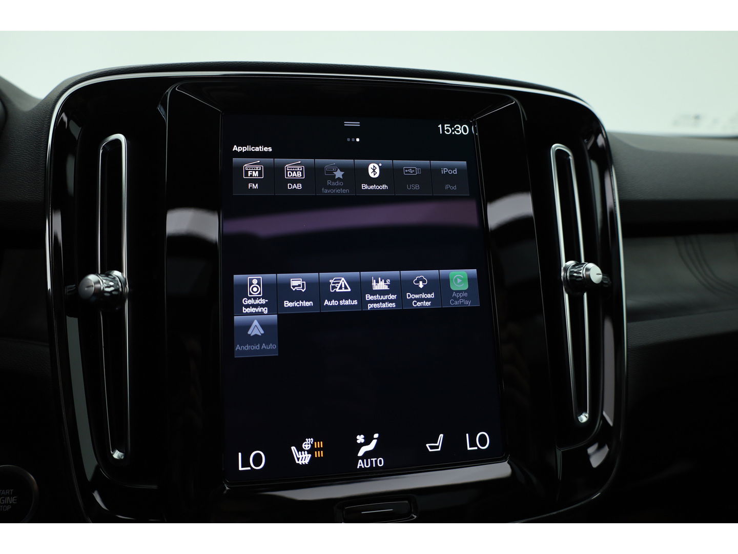 Volvo XC40 T4 Recharge Ultimate Dark | Pano | Pilot assist | 360cam | H&K | Elek. Stoelen |