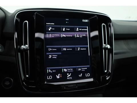 Volvo XC40 T4 Recharge Ultimate Dark | Pano | Pilot assist | 360cam | H&K | Elek. Stoelen |