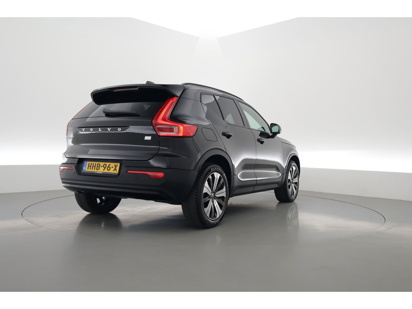 Volvo XC40 T4 Recharge Ultimate Dark | Pano | Pilot assist | 360cam | H&K | Elek. Stoelen |