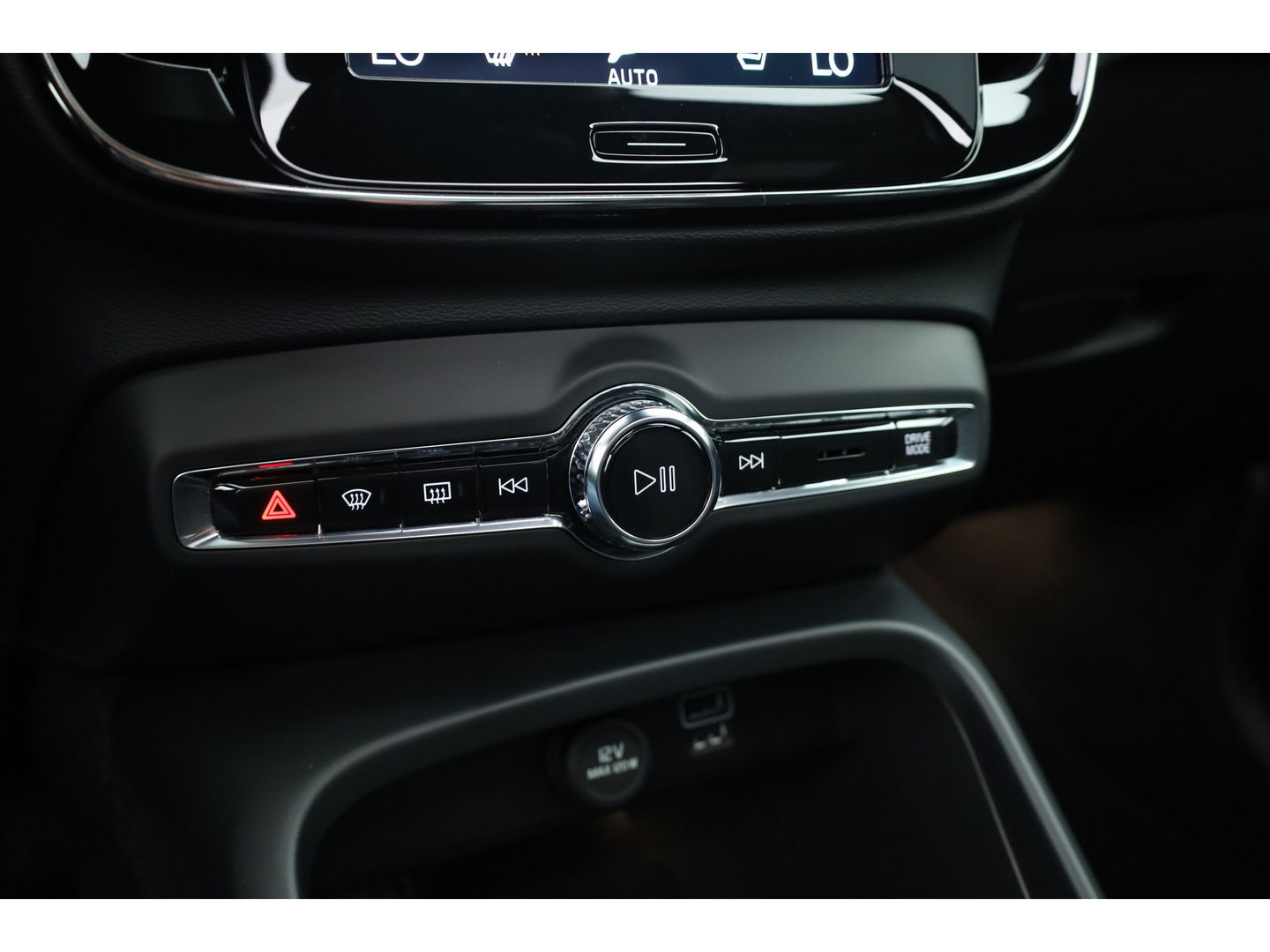 Volvo XC40 T4 Recharge Ultimate Dark | Pano | Pilot assist | 360cam | H&K | Elek. Stoelen |