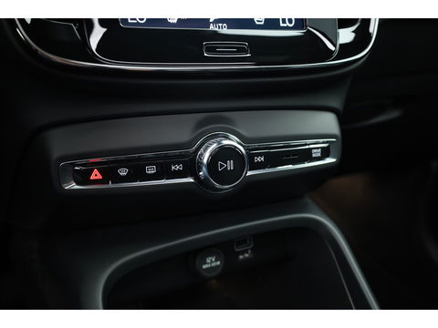 Volvo XC40 T4 Recharge Ultimate Dark | Pano | Pilot assist | 360cam | H&K | Elek. Stoelen |