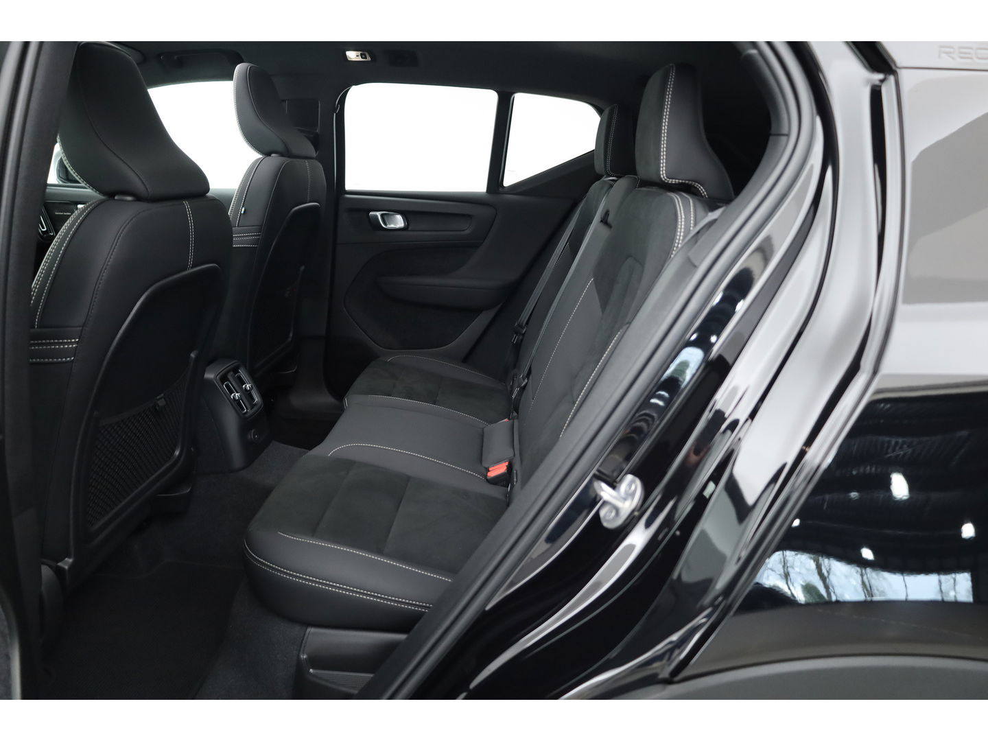 Volvo XC40 T4 Recharge Ultimate Dark | Pano | Pilot assist | 360cam | H&K | Elek. Stoelen |