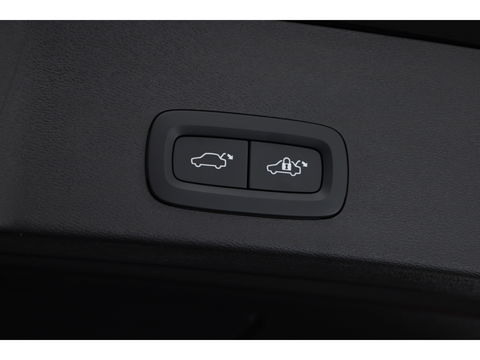 Volvo XC40 T4 Recharge Ultimate Dark | Pano | Pilot assist | 360cam | H&K | Elek. Stoelen |