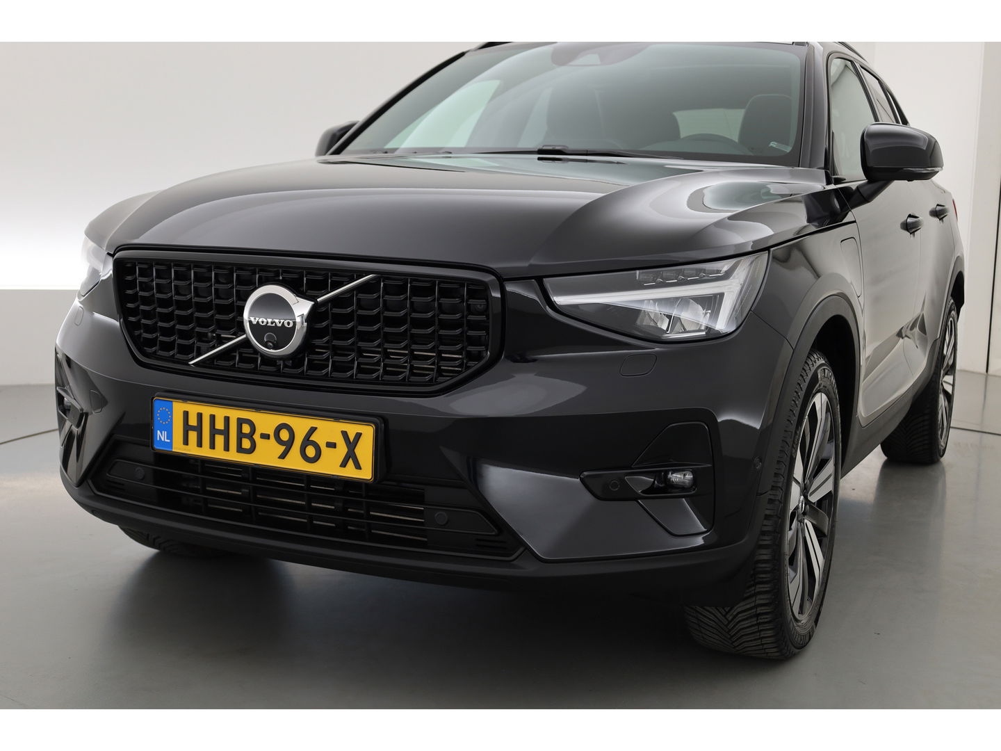 Volvo XC40 T4 Recharge Ultimate Dark | Pano | Pilot assist | 360cam | H&K | Elek. Stoelen |
