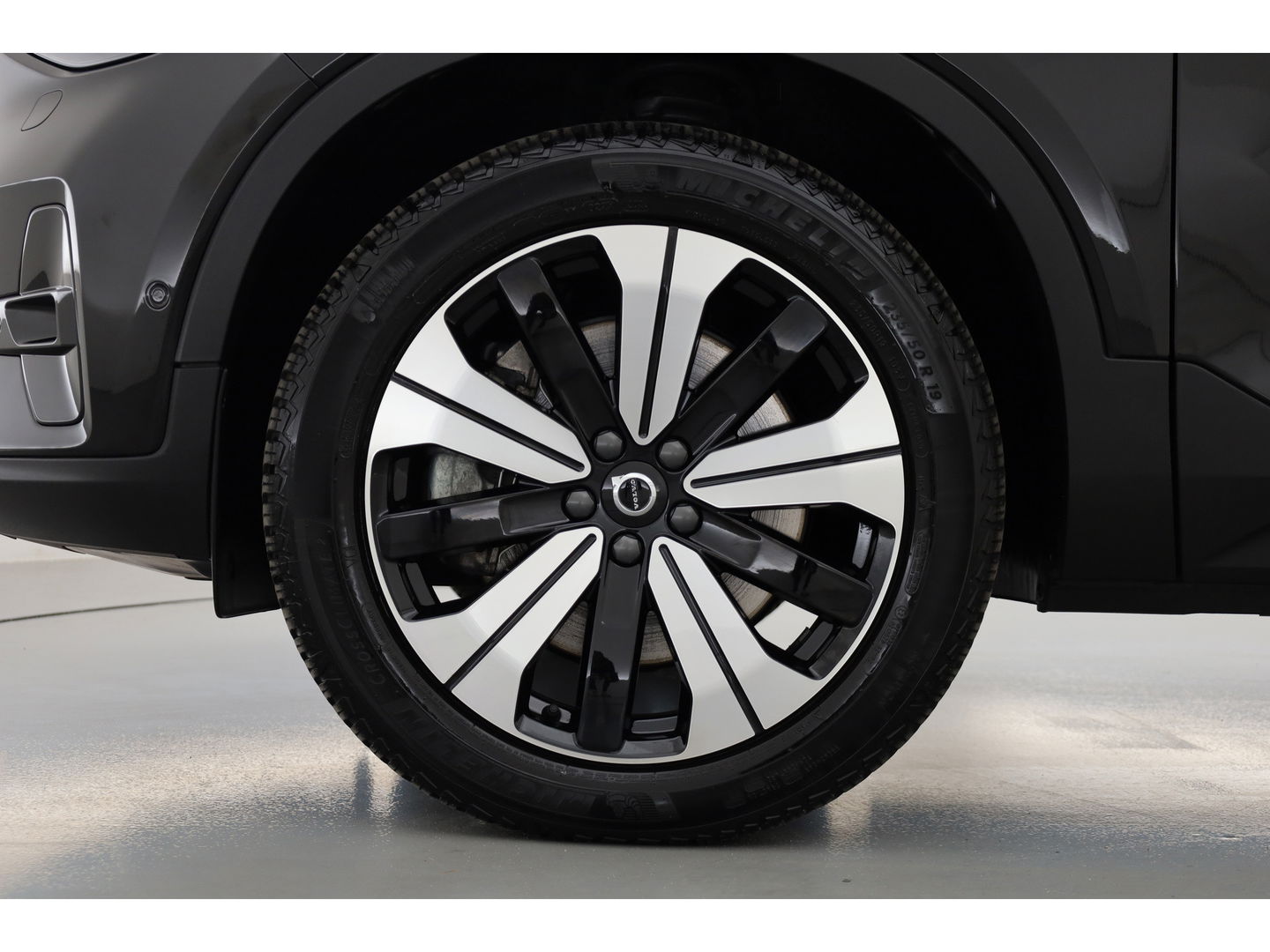 Volvo XC40 T4 Recharge Ultimate Dark | Pano | Pilot assist | 360cam | H&K | Elek. Stoelen |
