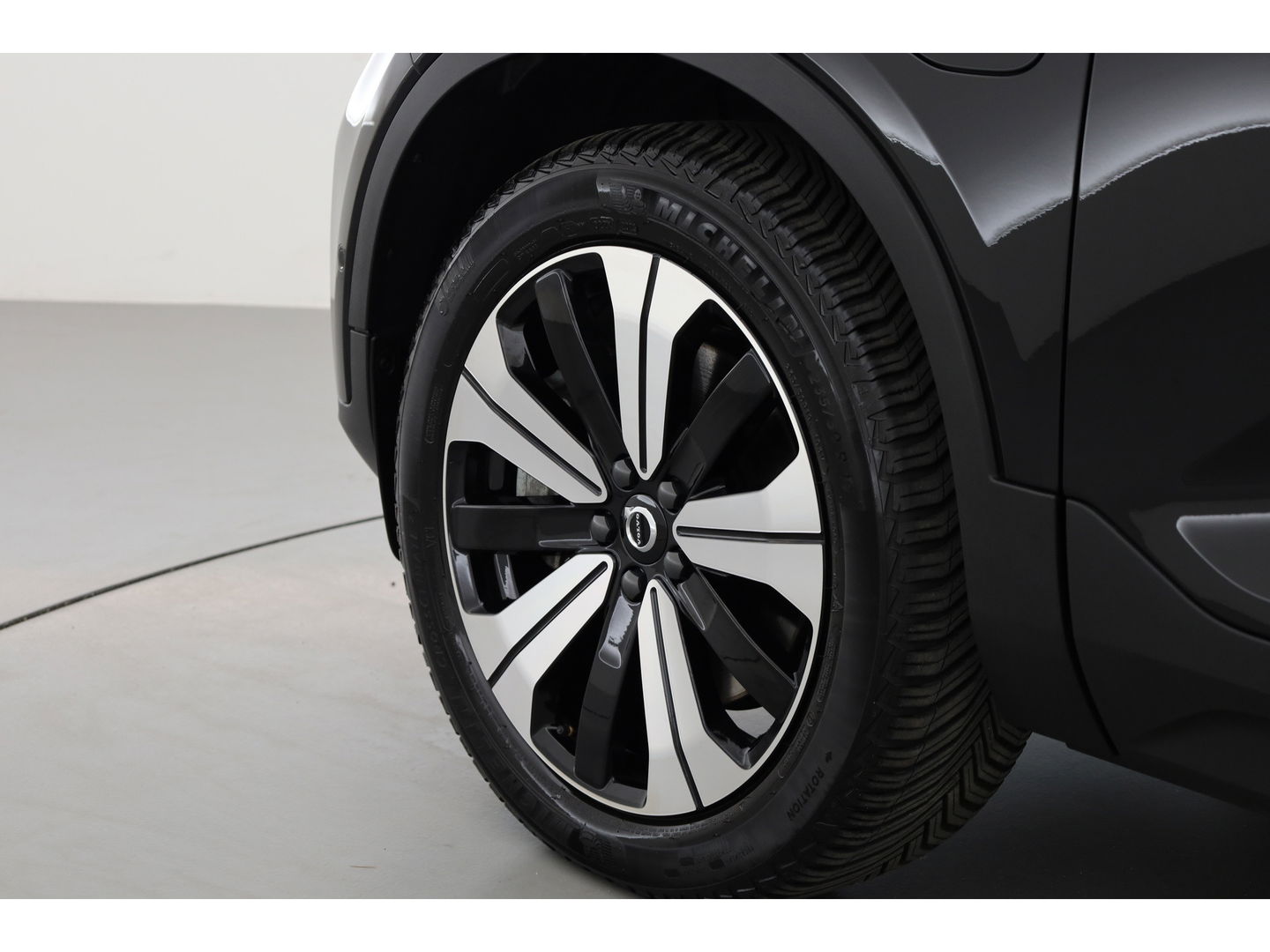 Volvo XC40 T4 Recharge Ultimate Dark | Pano | Pilot assist | 360cam | H&K | Elek. Stoelen |