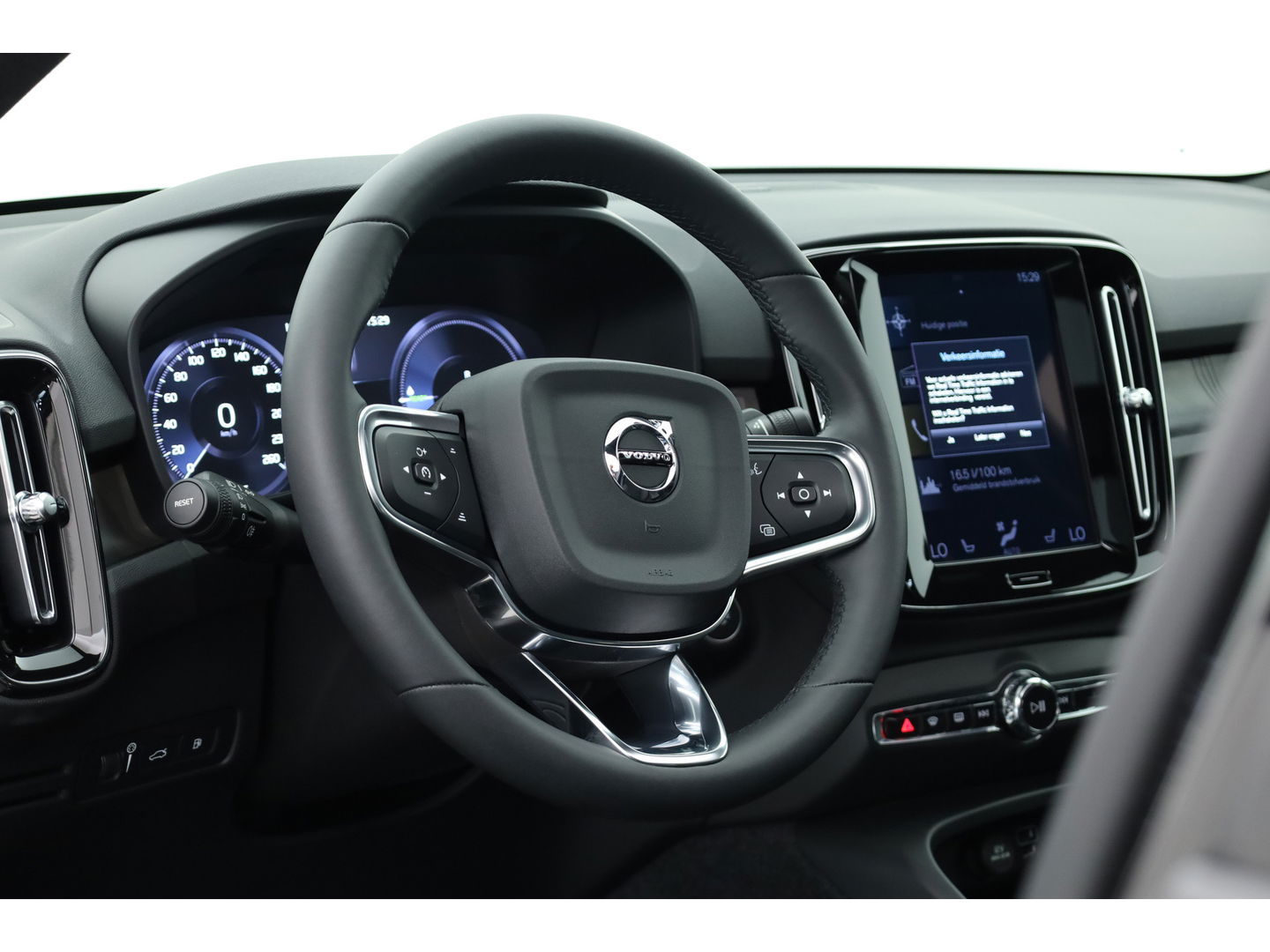 Volvo XC40 T4 Recharge Ultimate Dark | Pano | Pilot assist | 360cam | H&K | Elek. Stoelen |