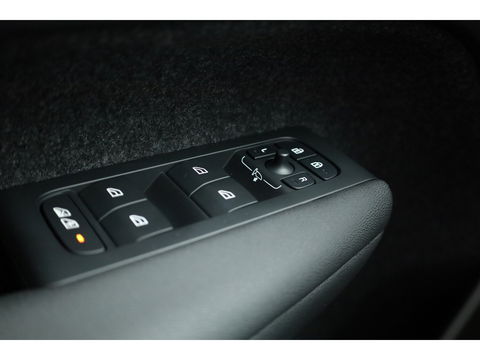 Volvo XC40 T4 Recharge Ultimate Dark | Pano | Pilot assist | 360cam | H&K | Elek. Stoelen |