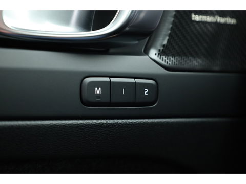 Volvo XC40 T4 Recharge Ultimate Dark | Pano | Pilot assist | 360cam | H&K | Elek. Stoelen |