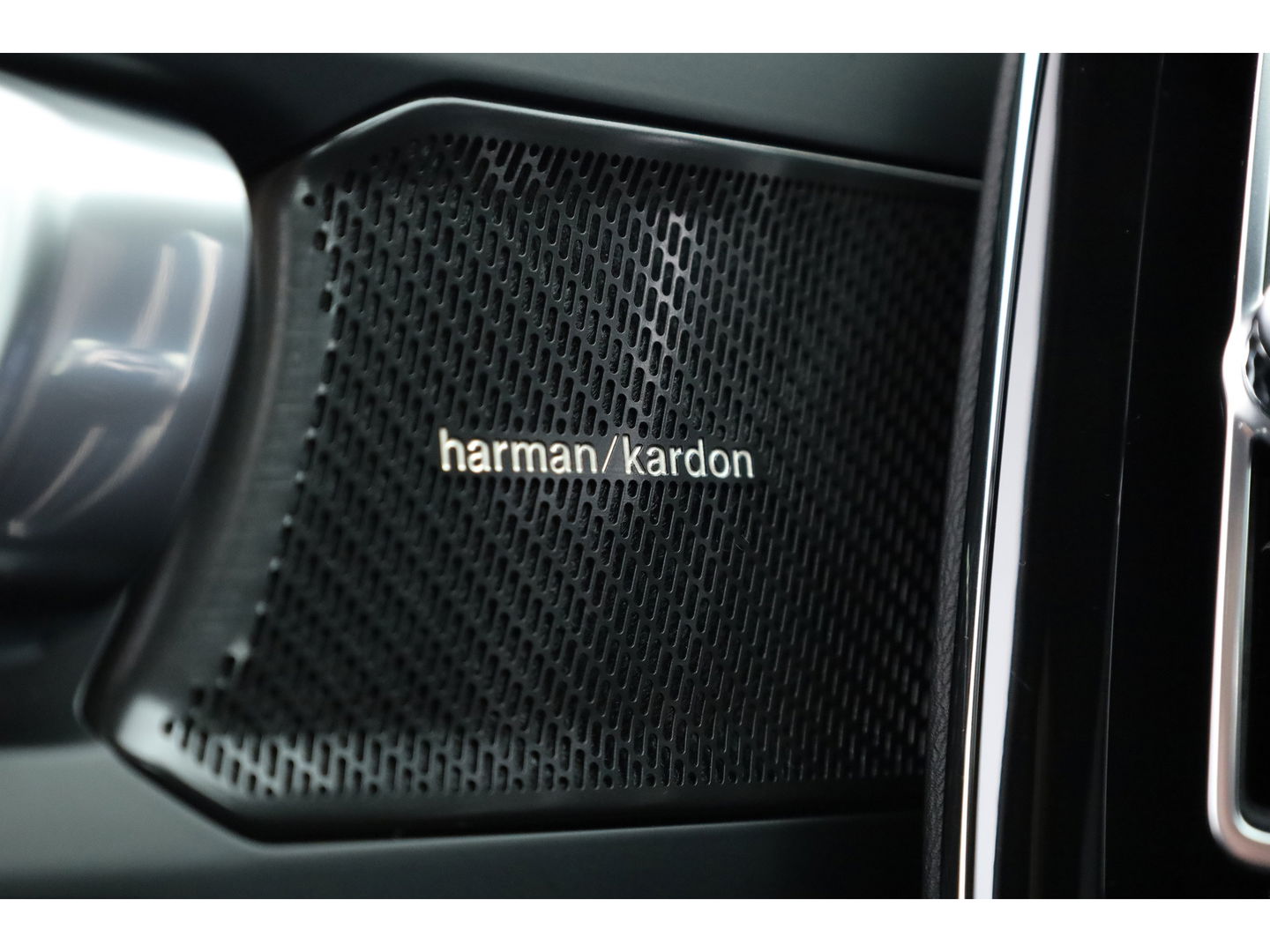 Volvo XC40 T4 Recharge Ultimate Dark | Pano | Pilot assist | 360cam | H&K | Elek. Stoelen |
