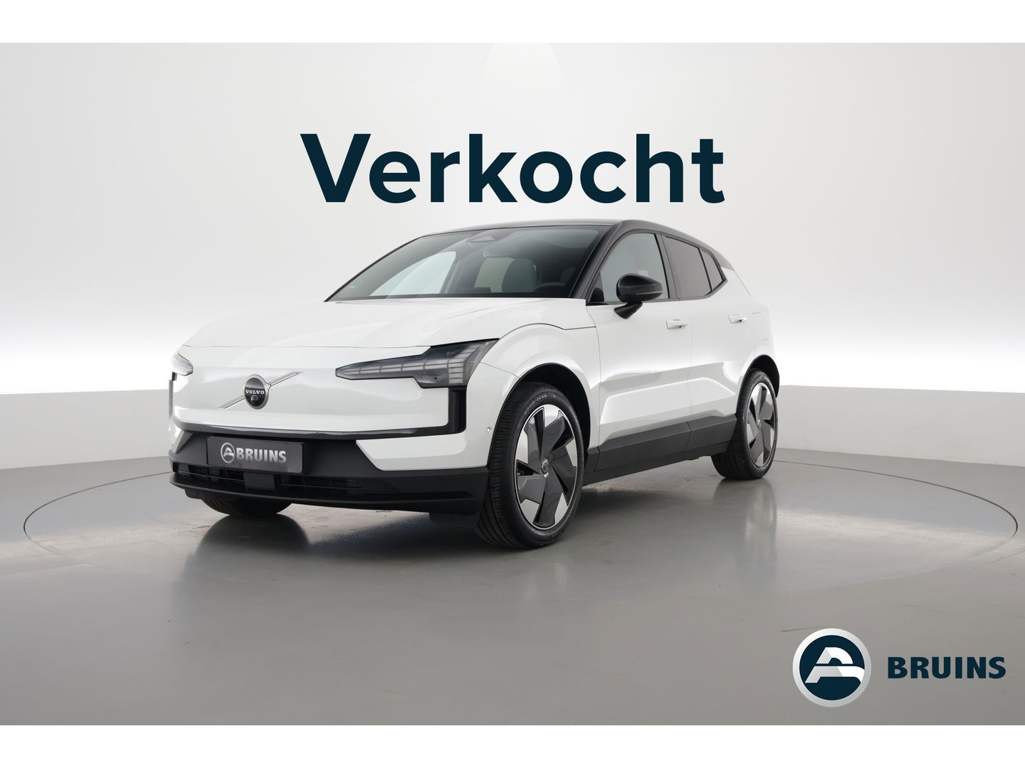 Volvo EX30 Single Motor Extended Range Ultra 69 kWh | Pano | 360cam | Stoel-stuurverw. | 22KW on-board lader