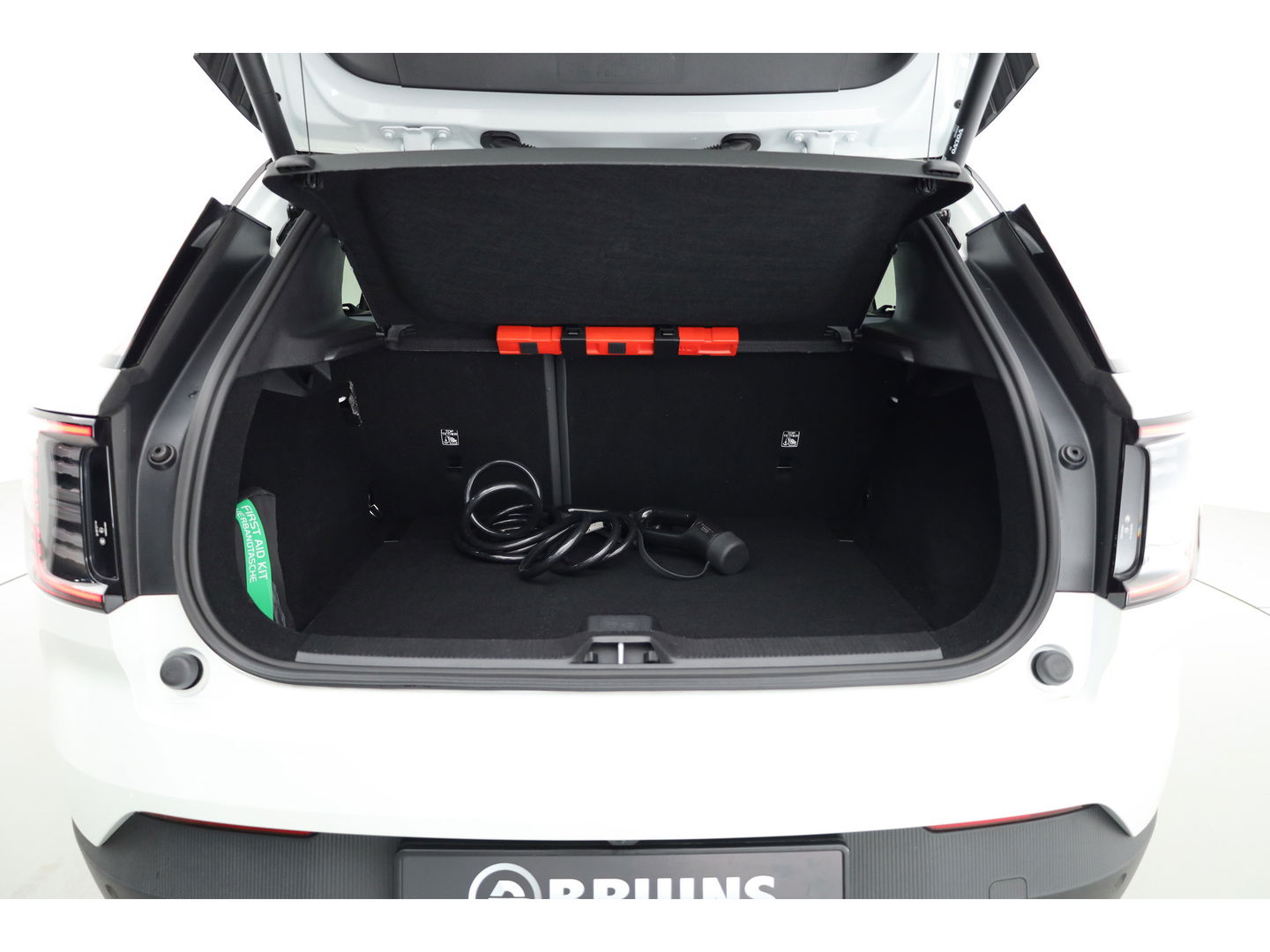 Volvo EX30 Single Motor Extended Range Ultra 69 kWh | Pano | 360cam | Stoel-stuurverw. | 22KW on-board lader