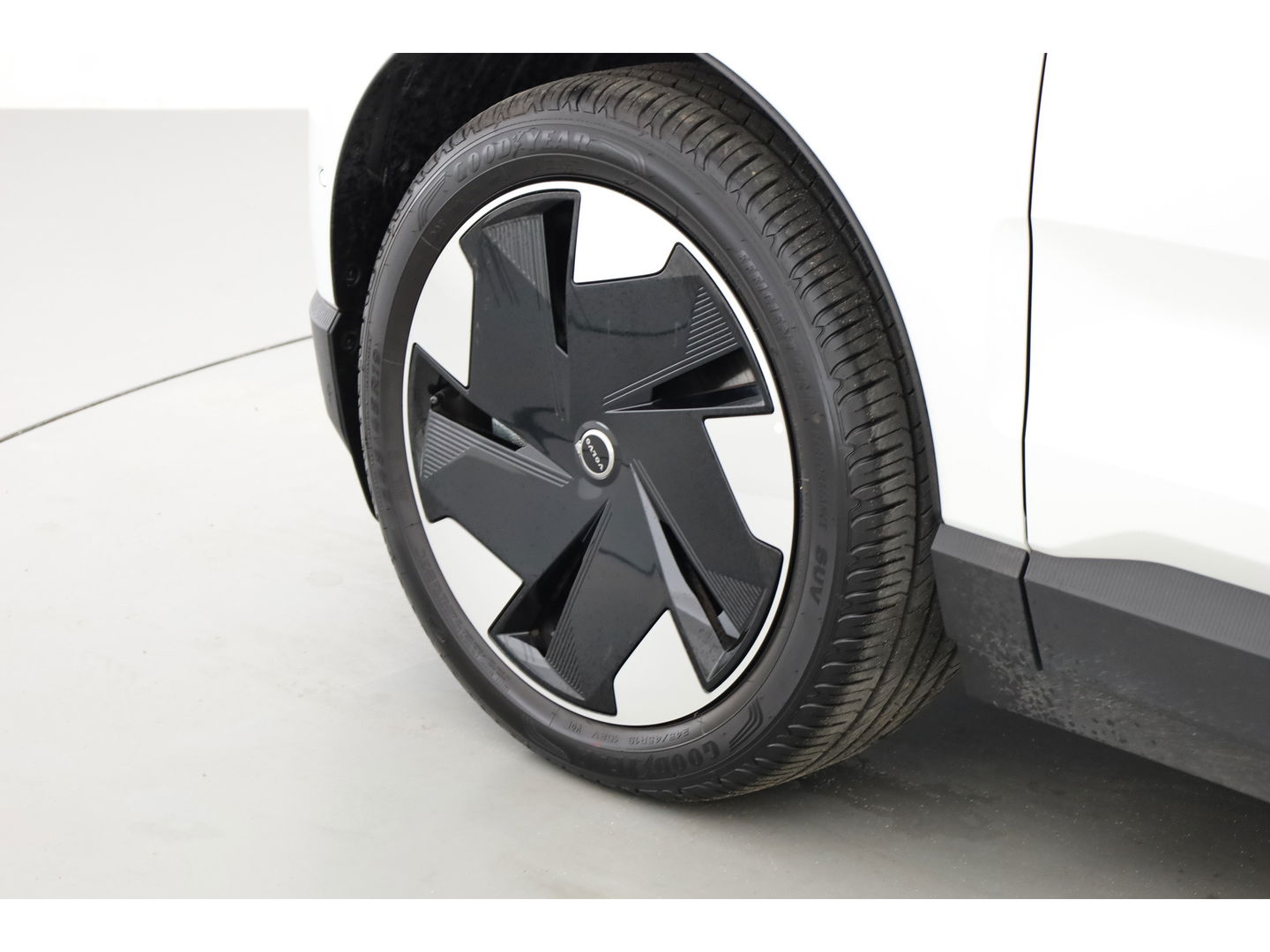 Volvo EX30 Single Motor Extended Range Ultra 69 kWh | Pano | 360cam | Stoel-stuurverw. | 22KW on-board lader