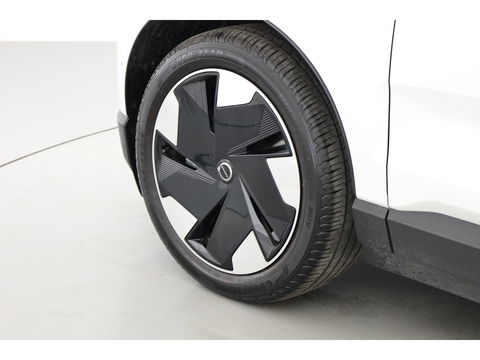 Volvo EX30 Single Motor Extended Range Ultra 69 kWh | Pano | 360cam | Stoel-stuurverw. | 22KW on-board lader