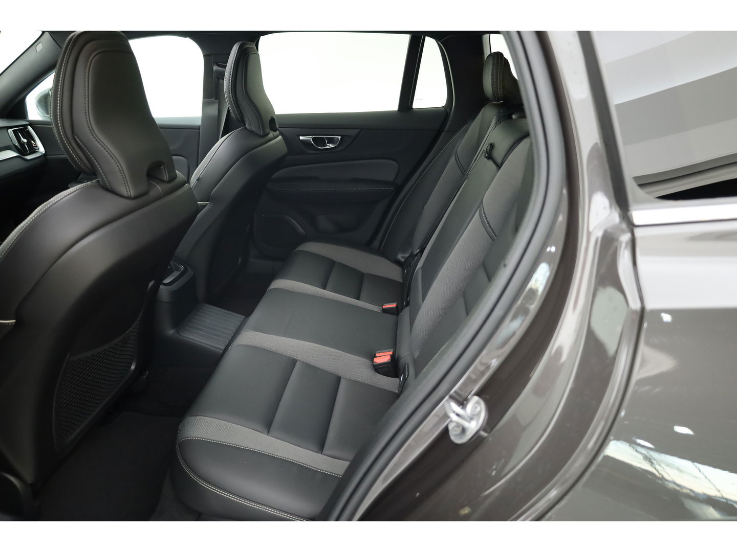 Volvo V60 T6 Recharge Plus Bright | Pano | 4x stoelen verw. | Stuur & voorruit verw. |