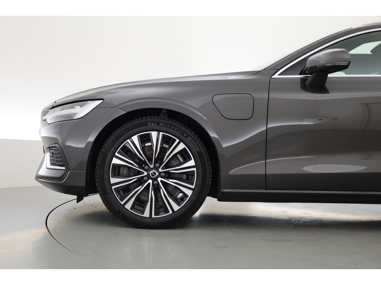 Volvo V60 T6 Recharge Plus Bright | Pano | 4x stoelen verw. | Stuur & voorruit verw. |