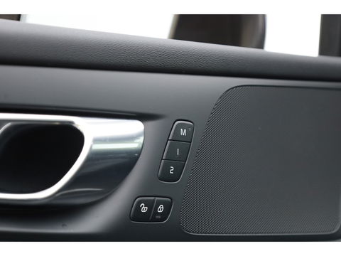 Volvo V60 T6 Recharge Plus Bright | Pano | 4x stoelen verw. | Stuur & voorruit verw. |